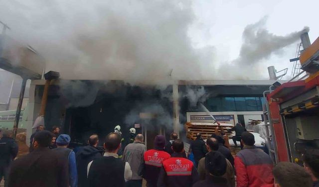 Sanayi sitesinde büyük yangın: 5 kişi hastaneye kaldırıldı