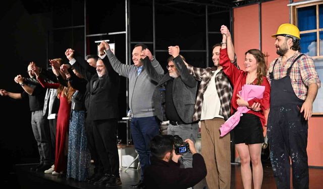 'Şiddetli geçimsizlik' dünya prömiyerini Manisa'da yaptı