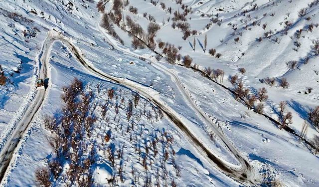 Siirt'te çığ düşen yol temizlendi