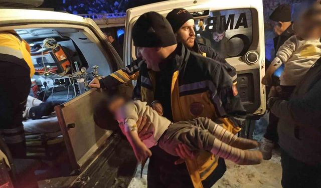 Siirt'te kapanan yollar açıldı, hastalar hastaneye ulaştırıldı