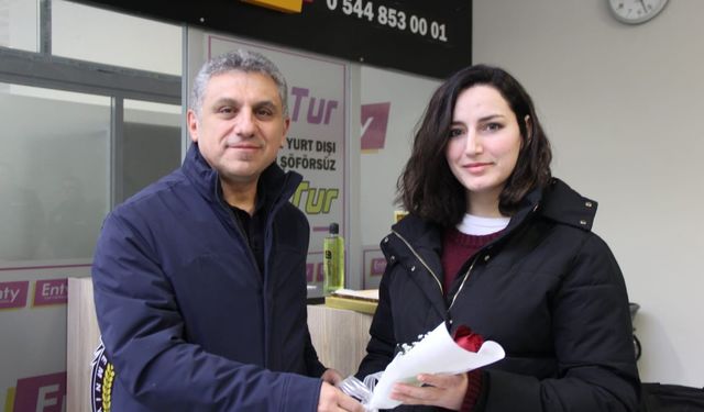 Şırnak'a atanan öğretmenlere havalimanında çiçekli karşılama