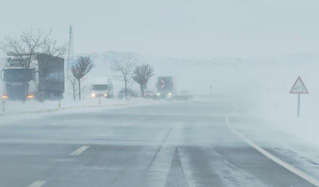 Sivas'ta 800 yerleşim yeriyle araç ulaşımı sağlanamıyor