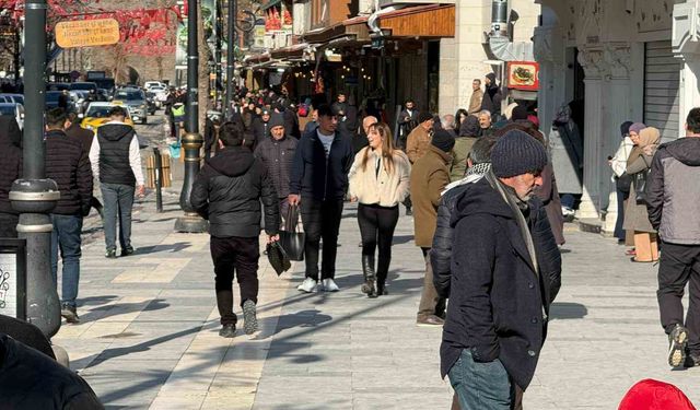 Soğuk havalar da turistleri durdurmadı: Diyarbakır misafirlerini ağırlamaya devam ediyor