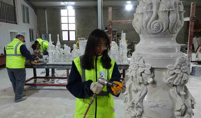 Sorgun Belediyesi atölyesinde 4 bin yıl ömürlü kuvars eserler üretiliyor