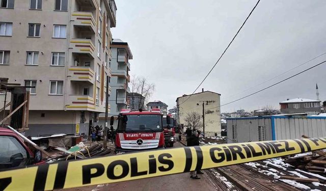 Sultanbeyli'de 5 katlı binada yangın: 12 kişi kurtarıldı