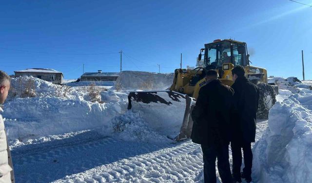 Susuz'da karla mücadele çalışmaları sürüyor