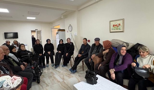 Tavşanlı 15 Temmuz Fen lisesinden huzurevine ziyaret