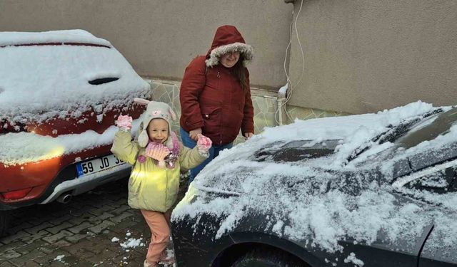 Tekirdağ'da kar hasreti sona erdi: Beyaz manzaralar