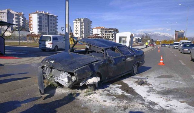 Telefonla uğraşırken takla atan otomobilden yara almadan kurtuldu