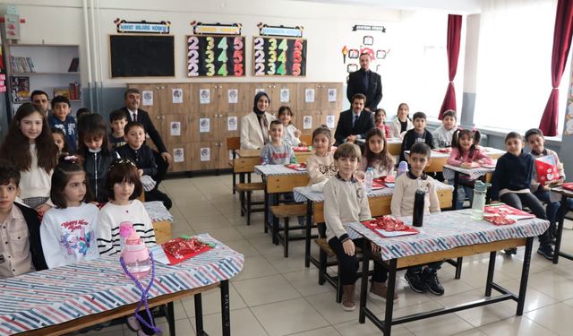 Tercan'da öğrencilerin yarıyıl karne sevinci