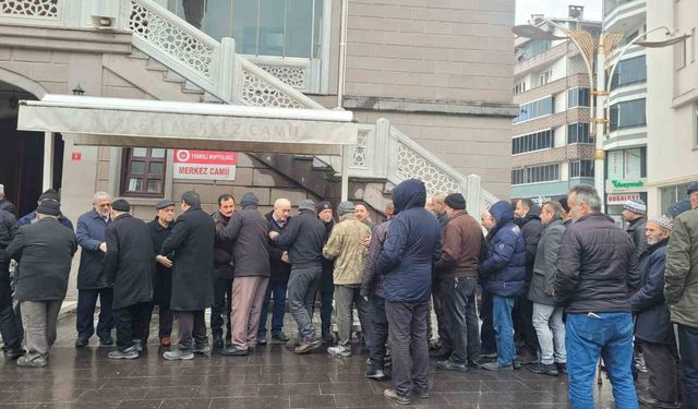 Türkeli'de umre yolcuları dualarla uğurlandı