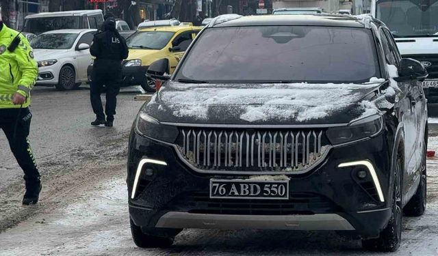 Tuzluca Belediye Başkanı'nın ABD plakalı aracı Iğdır'da tartışmaya neden oldu