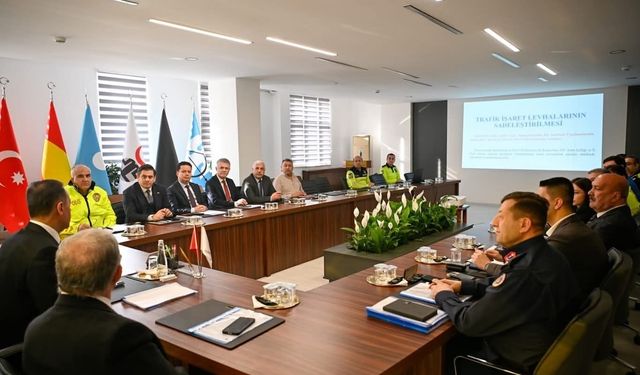 Yalova'da trafik levhaları sadeleştirildi