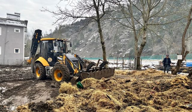 Yanan mobilya atölyesinde hasar tespit çalışması