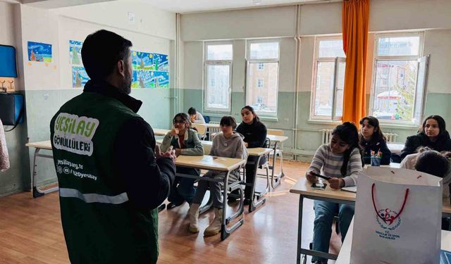 Yeşilay okullarda bağımlılıkla mücadele eğitimlerine devam ediyor