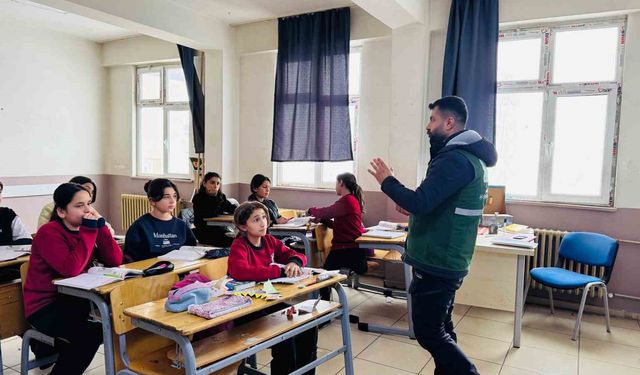 Yeşilay'dan öğrencilere bağımlılıkla mücadele eğitimi