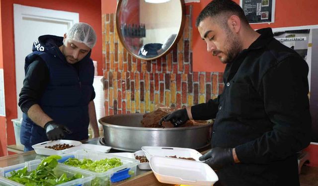 6 Şubat depremlerinde hayatları değişti: 15 saniye farkla kurtulan çiğköfteci kardeşlerin umut dolu yaşamı