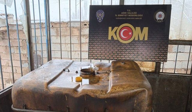 Ağrı'da 5 bin litre kaçak akaryakıt ve 499 sikke ele geçirildi