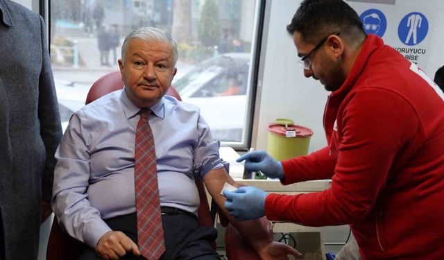 Aksaray'da kan bağışı kampanyasına Vali Duru da katıldı