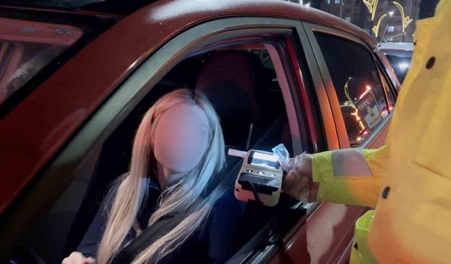Alkollü kadın sürücünün ehliyetine el konuldu