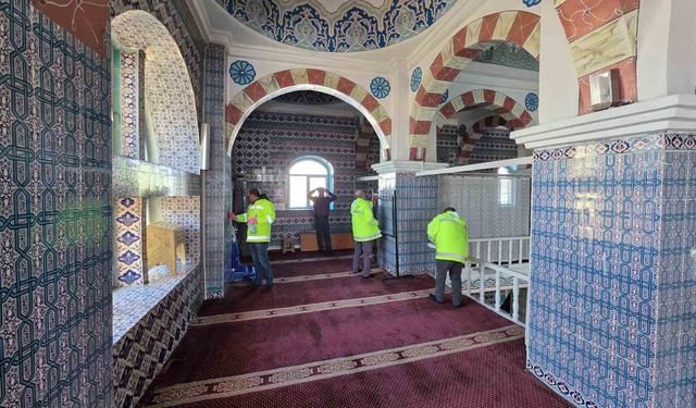 Ardahan'da Ramazan öncesi camilerde temizlik