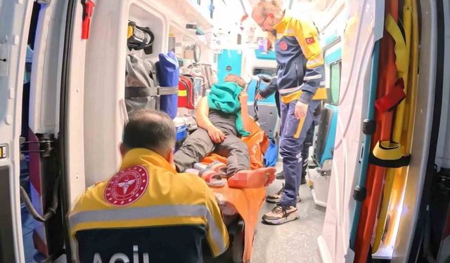 Arkadaşların bıçaklı kavgası kanlı bitti: 1 yaralı