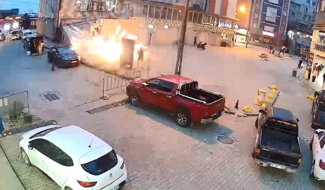 Artvin'de cami önünde atılan havai fişekler korku ve paniğe neden oldu