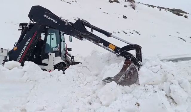 Aydınlar beldesinde karla mücadele çalışması sürüyor