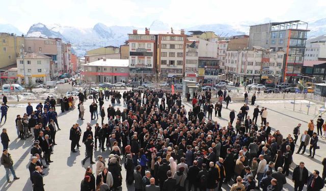 Bakan Yardımcısı Çelik Hakkari'den ayrıldı