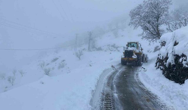 Batman'da 115 yerleşim yerinin yolu kardan kapandı