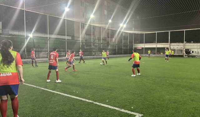 Bergama'da çocuklar babaya, anneler halı sahaya