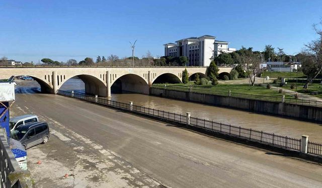 Biga'da taşan Kocabaş Çayı normale döndü