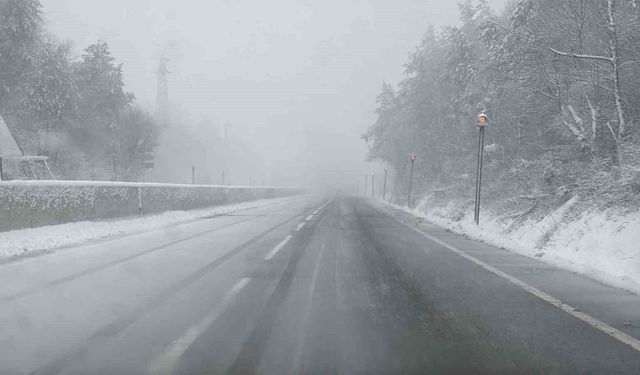 Bolu Dağı'nda kar yağışı sürüyor