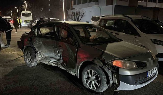 Bolu'da ciple otomobil çarpıştı: Araçlar ağır hasar aldı