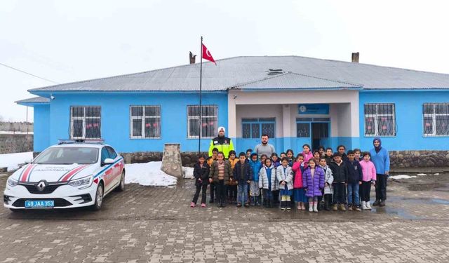 Bulanık'ta öğrencilere trafik güvenliği eğitimi