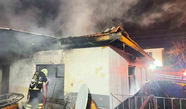 Burdur'da müstakil ev yanarak kullanılmaz hale geldi