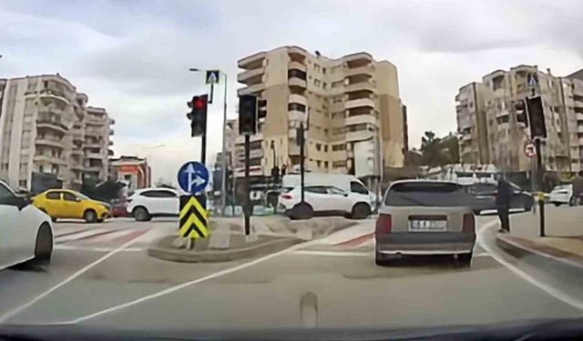 Bursa'da trafikte kameraya yansıyan küçük jest yürekleri ısıttı