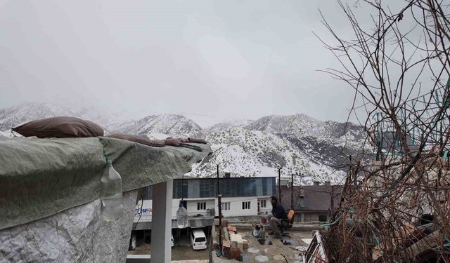 Bütün birikimi ile ev yaptı, toprak kayması ile 'hayatı' askıda kaldı