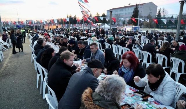 Büyükşehir'in gönül sofrası Ergene'de kuruldu