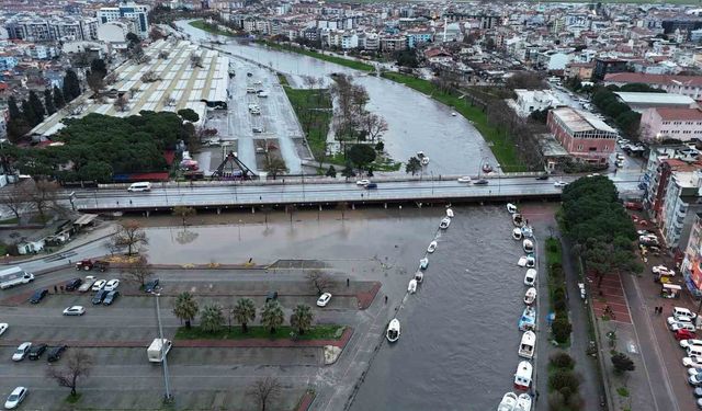 Çanakkale'de taşan Sarıçay dron ile görüntülendi