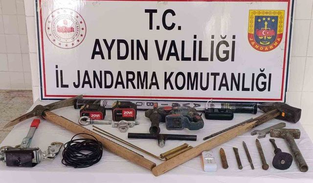 Çine'de kaçak kazıya jandarmadan suçüstü operasyonu: 3 gözaltı