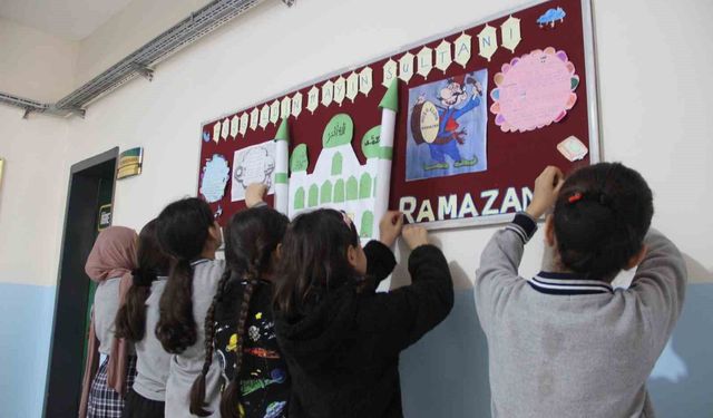 Cizre'de öğrenciler Ramazan ruhunu okullarda yaşıyor