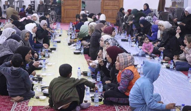 Çorum'dan Suriye'ye gönül köprüsü: Savaşta zarar gören camide günde yüzlerce kişi iftar sofrasında buluşuyor