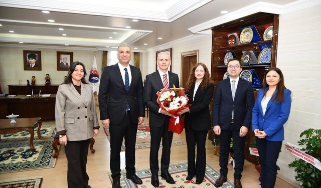 Defterdar Sönmez'den Vergi Haftası dolayısıyla Vali Çiçekli'ye ziyaret