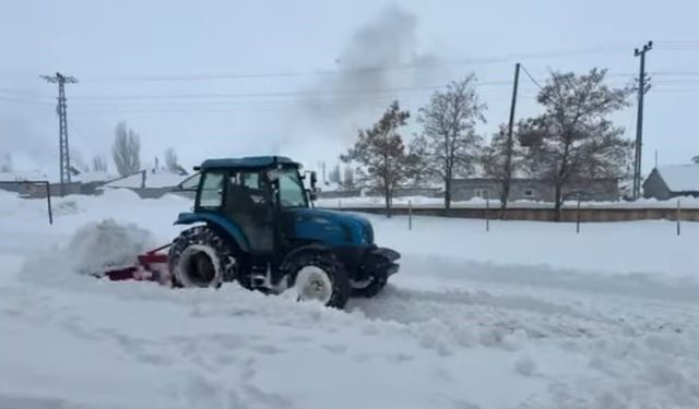 Diyadin'de kar engel olamadı, köy harekete geçti
