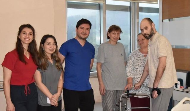 Geçirdikleri trafik kazası sonucu yaralanan Rus çift Çanakkale'de sağlığına kavuştu