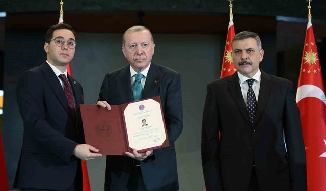 Gercüş Kaymakamı Muhammed Öztaş'a Cumhurbaşkanlığı Külliyesinde anlamlı ödül