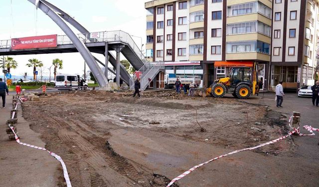 Giresun Belediye Başkanı Fuat Köse, meydan düzenleme çalışmalarını inceledi