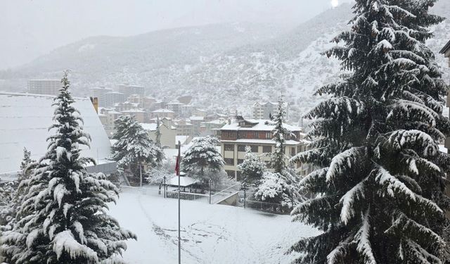 Gümüşhane'de kar nedeniyle 193 köy yolu ulaşıma kapandı