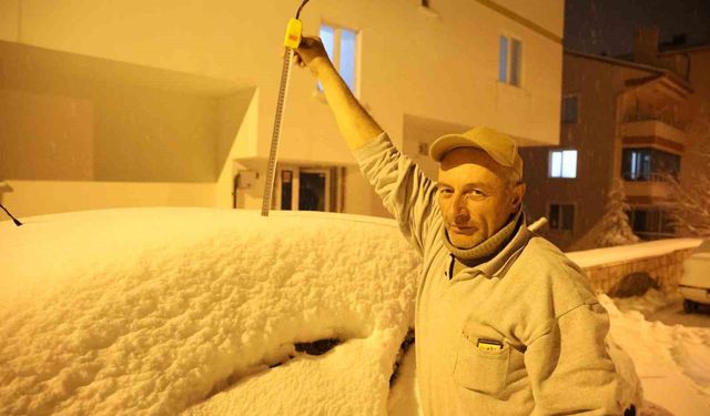 Güzelyurt beyaza bürüdü: Kar kalınlığı 14 santimetreye ulaştı